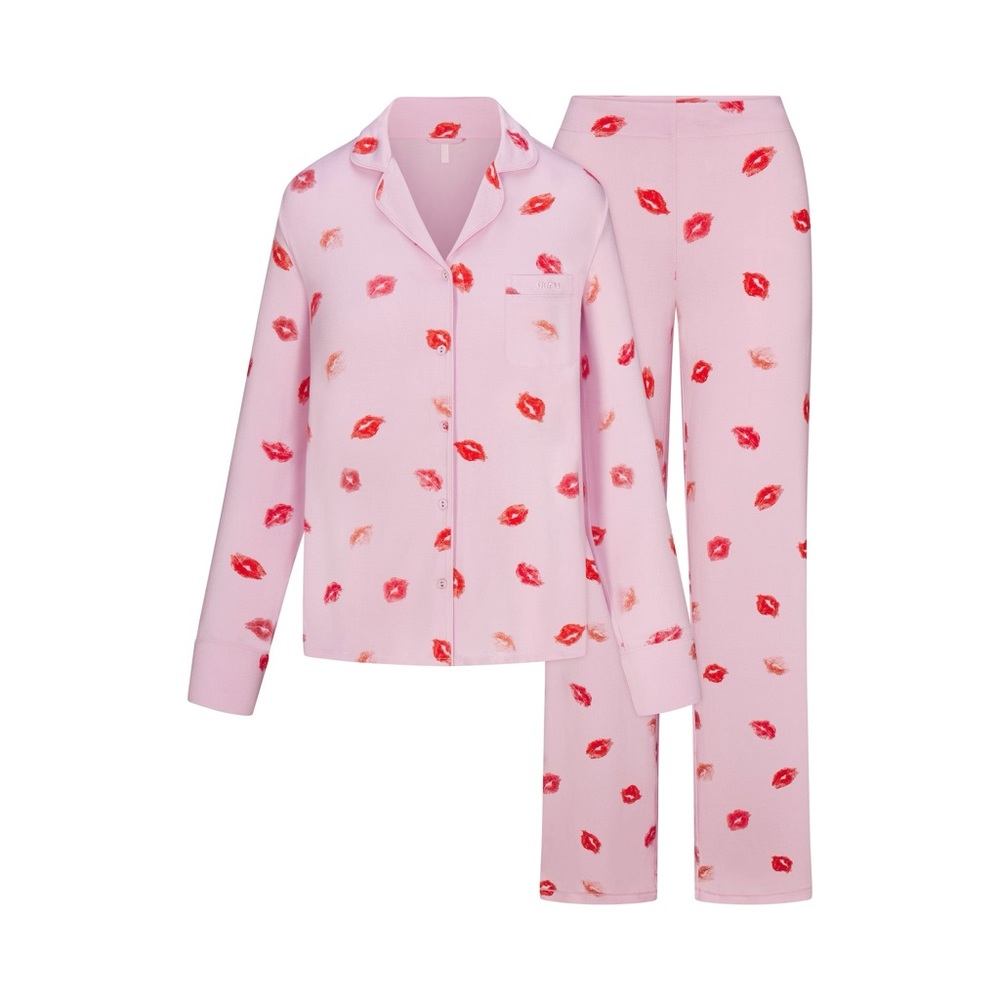 SKIMS 💋 NWT LIMITED EDITION 💋 VALENTINES PAJAMA SET CHERRY BLOSSOM LIPSTICK M